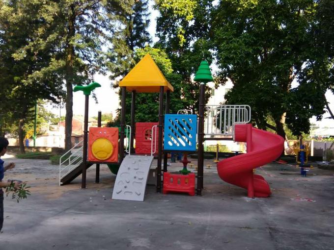 儿童金字塔滑滑梯